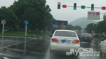 從“另一撞隔離墩”談起 完善交通設(shè)施，關(guān)乎安全與發(fā)展的雙重命題