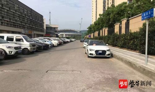 完善交通設(shè)施解違停難題 提升小區(qū)出口安全與便民日用品供應(yīng)