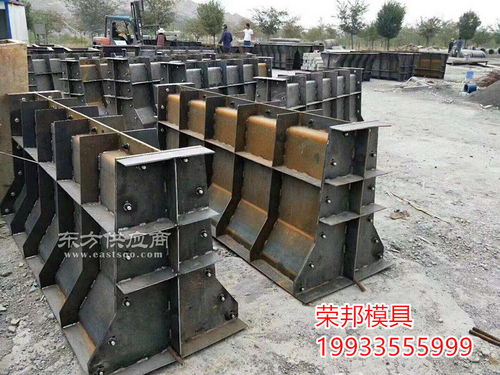 道路隔離墩的作用、常見(jiàn)間距與日用品巧思